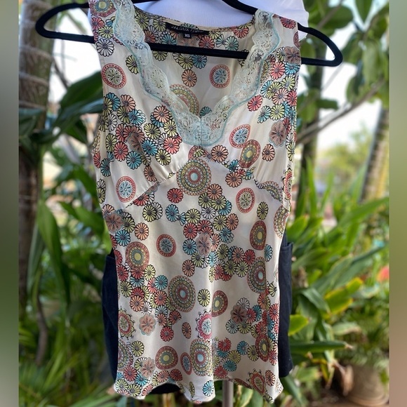 6 for$20♥️Lacy neckline, sweet satiny top,not sure if its sleepwear - Picture 6 of 8